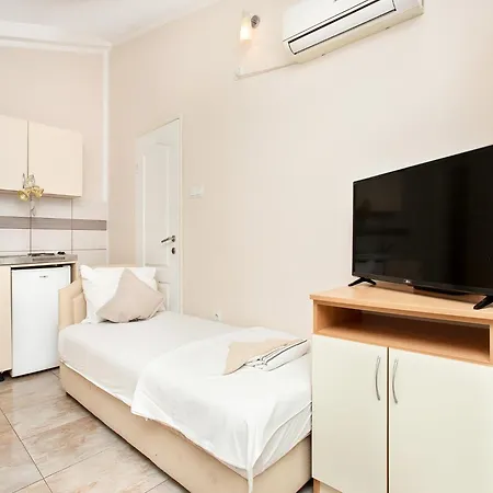 Perfect Near The Sea & Aqua Park Guest house Budva